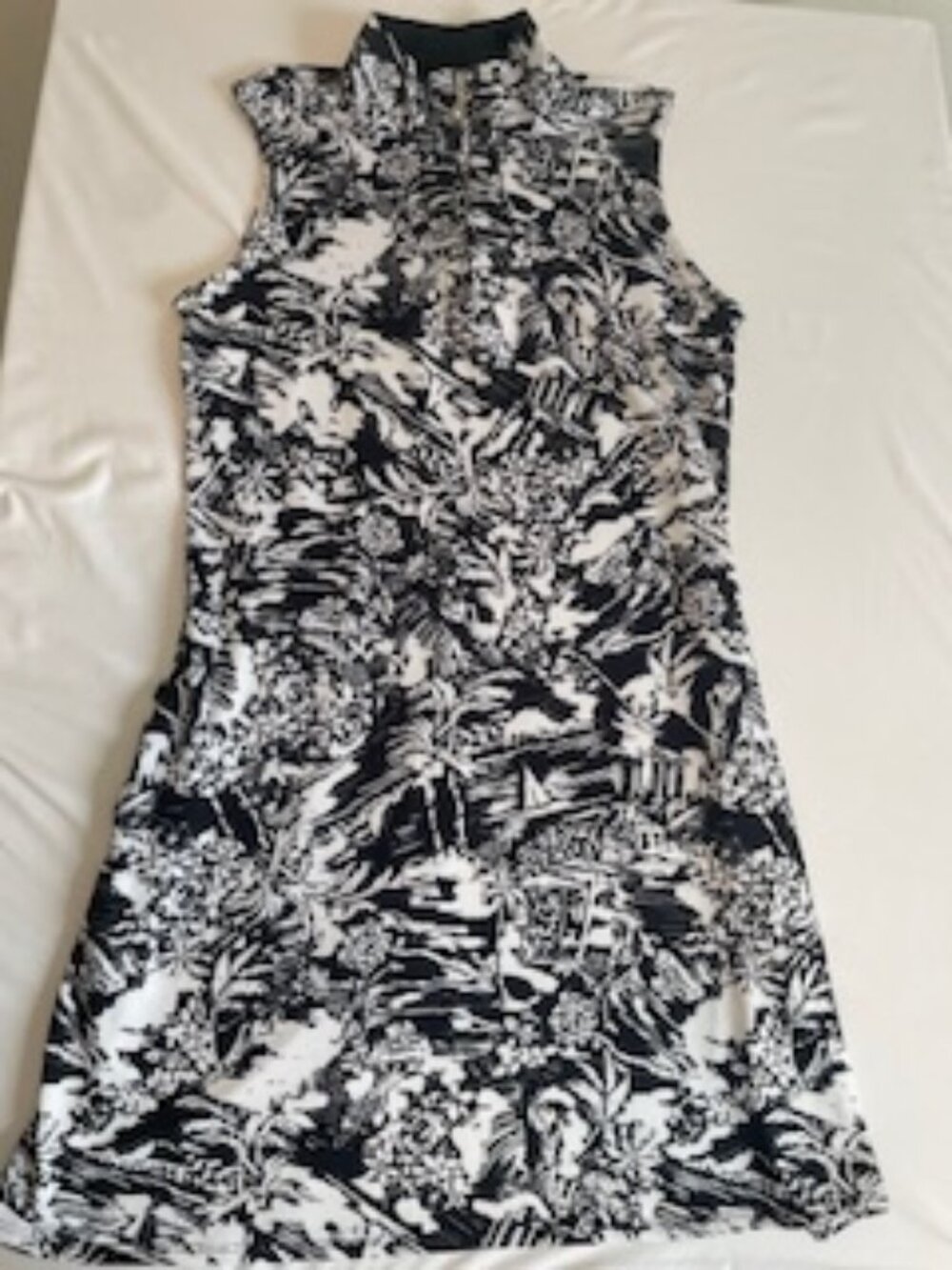 Emerald 18 Black & White Golf Dress with front quarter zip neck Size M